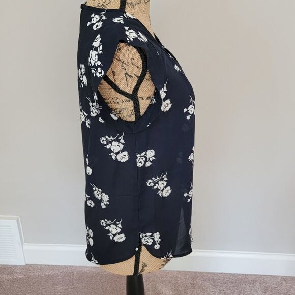 NWOT Alice Blue black and white floral top - Picture 2 of 5